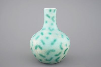 A rare Chinese green-spotted porcelain tianqu ping vase with anhua design of fighting dragons, 19th C.