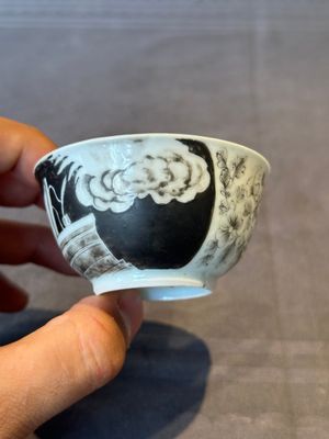 A rare Chinese grisaille and gilt cup and saucer with Ignatius of Loyola, Qianlong — 照片 11