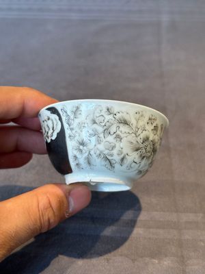 A rare Chinese grisaille and gilt cup and saucer with Ignatius of Loyola, Qianlong — 照片 12