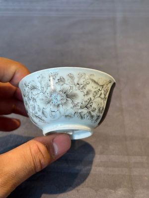 A rare Chinese grisaille and gilt cup and saucer with Ignatius of Loyola, Qianlong — 照片 13