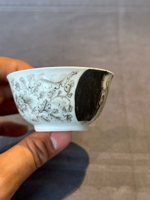 A rare Chinese grisaille and gilt cup and saucer with Ignatius of Loyola, Qianlong — 照片 14
