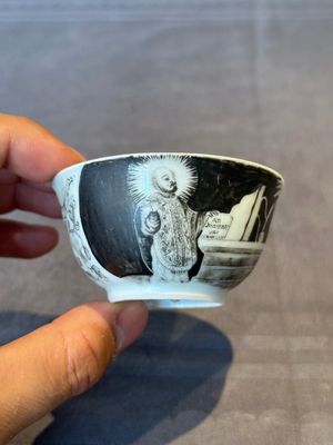 A rare Chinese grisaille and gilt cup and saucer with Ignatius of Loyola, Qianlong — 照片 9