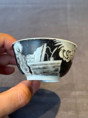 A rare Chinese grisaille and gilt cup and saucer with Ignatius of Loyola, Qianlong — 照片 10