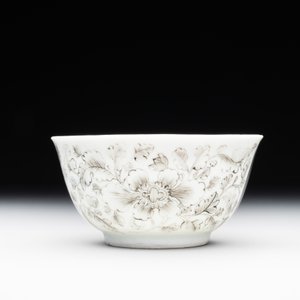 A rare Chinese grisaille and gilt cup and saucer with Ignatius of Loyola, Qianlong — 照片 6