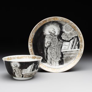 A rare Chinese grisaille and gilt cup and saucer with Ignatius of Loyola, Qianlong — 照片 10