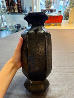 A rare Chinese hexagonal archaistic bronze vase with flame design, Song/Yuan — 照片 4