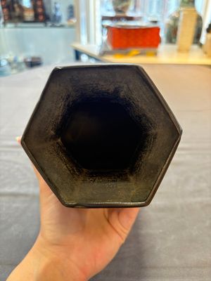 A rare Chinese hexagonal archaistic bronze vase with flame design, Song/Yuan — 照片 7