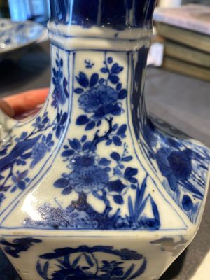 A rare Chinese hexagonal blue and white kendi and cover, Kangxi — photo 17