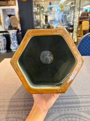 A rare Chinese hexagonal copper-red, blue and white brown-ground vase, 19th C. — foto 19