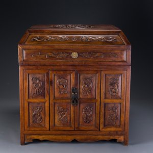 A rare Chinese huanghuali wood 'duo bao ge' cabinet of curiosities with chilong design, 18/19th C. — photo 6