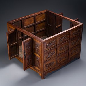 A rare Chinese huanghuali wood 'duo bao ge' cabinet of curiosities with chilong design, 18/19th C. — photo 8