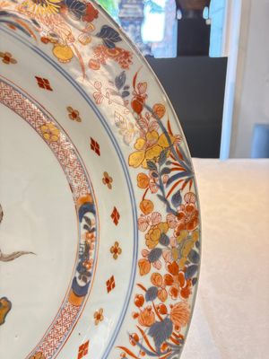 A rare Chinese Imari-style armorial dish with the arms of Ferrand for the French market, Kangxi, ca. 1715 — photo 3