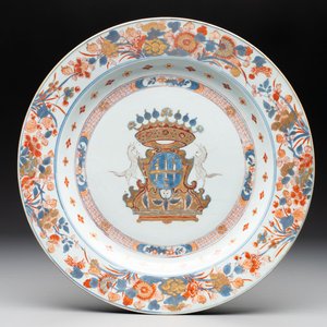 A rare Chinese Imari-style armorial dish with the arms of Ferrand for the French market, Kangxi, ca. 1715 — photo 1