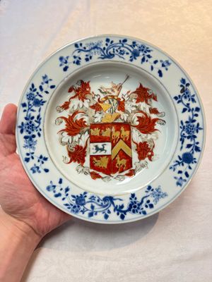 A rare Chinese Imari-style armorial soup plate with the arms of Gough impaling Hynde for the English market, Kangxi, ca. 1720 — photo 1