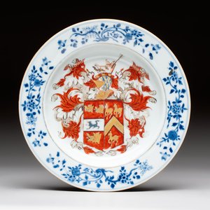 A rare Chinese Imari-style armorial soup plate with the arms of Gough impaling Hynde for the English market, Kangxi, ca. 1720 — photo 1