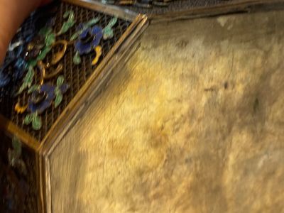 A rare Chinese imperial filigree, gilt and polychrome enamelled silver lidded box inlaid with precious stones, Qianlong — 照片 22