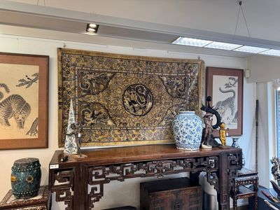 A rare Chinese imperial silk and metallic thread 'dragon' carpet, Chu Xiu Gong Bei Yong 儲秀宮備用 mark, 19th C. — 照片 1