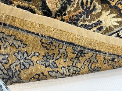 A rare Chinese imperial silk and metallic thread 'dragon' carpet, Chu Xiu Gong Bei Yong 儲秀宮備用 mark, 19th C. — 照片 12