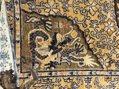 A rare Chinese imperial silk and metallic thread 'dragon' carpet, Chu Xiu Gong Bei Yong 儲秀宮備用 mark, 19th C. — 照片 4