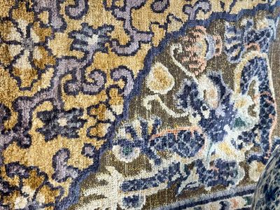 A rare Chinese imperial silk and metallic thread 'dragon' carpet, Chu Xiu Gong Bei Yong 儲秀宮備用 mark, 19th C. — 照片 10