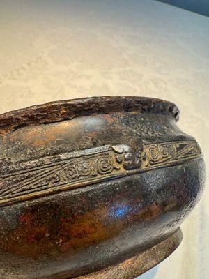 A rare Chinese inscribed archaic bronze food vessel, 'Gui 簋', Shang — photo 5