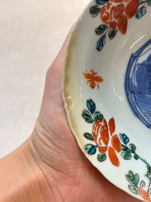 A rare Chinese iron-red and green-enamelled blue and white 'klapmuts' bowl, Wanli/late Ming — photo 2