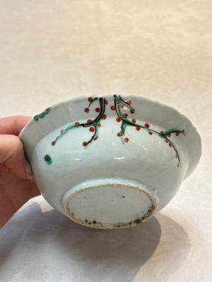A rare Chinese iron-red and green-enamelled blue and white 'klapmuts' bowl, Wanli/late Ming — photo 5