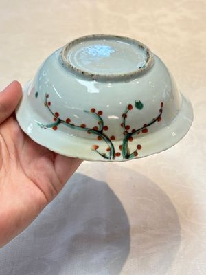 A rare Chinese iron-red and green-enamelled blue and white 'klapmuts' bowl, Wanli/late Ming — photo 6