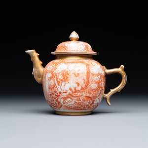 A rare Chinese iron-red-decorated and gilt 'European scene' teapot and cover, Qianlong — 照片 1