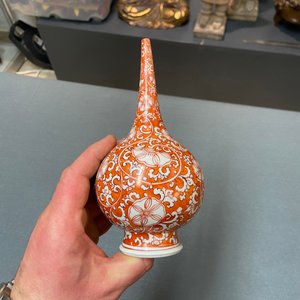 A rare Chinese islamic market iron-red-ground rosewater sprinkler, Kangxi — 照片 9