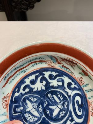A rare Chinese Kinrande 'cranes and phoenixes' plate, Ming — foto 5