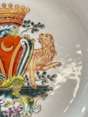 A rare Chinese lobed and inscribed armorial plate, Yang Bingguan 楊丙觀 mark, Qianlong, dated 1771 — photo 5