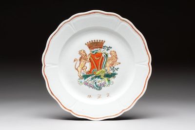A rare Chinese lobed and inscribed armorial plate, Yang Bingguan 楊丙觀 mark, Qianlong, dated 1771