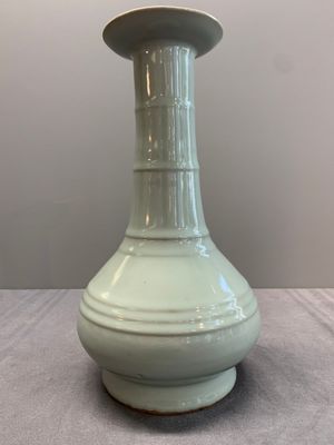 A rare Chinese Longquan celadon bottle vase, Song/Yuan — photo 3