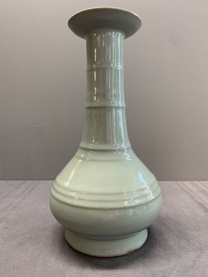 A rare Chinese Longquan celadon bottle vase, Song/Yuan — photo 4