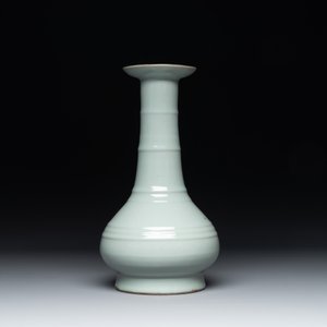 A rare Chinese Longquan celadon bottle vase, Song/Yuan — photo 3
