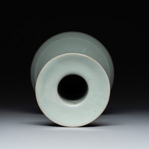 A rare Chinese Longquan celadon bottle vase, Song/Yuan — photo 5