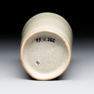A rare Chinese Longquan celadon cylindrical vase, Southern Song — foto 6