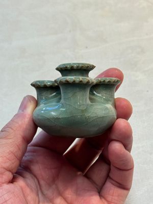 A rare Chinese Longquan celadon quadruple-neck incense holder, Southern Song — photo 3