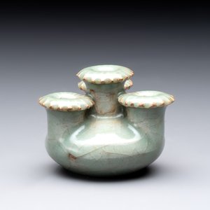 A rare Chinese Longquan celadon quadruple-neck incense holder, Southern Song — photo 2