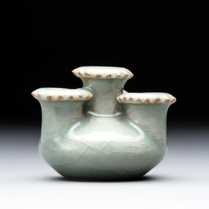 A rare Chinese Longquan celadon quadruple-neck incense holder, Southern Song — photo 3