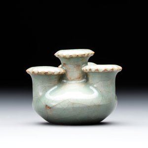 A rare Chinese Longquan celadon quadruple-neck incense holder, Southern Song — photo 4