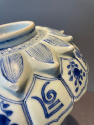A rare Chinese lotus-shaped blue and white 'fu' dish, Kangxi mark and of the period — photo 14