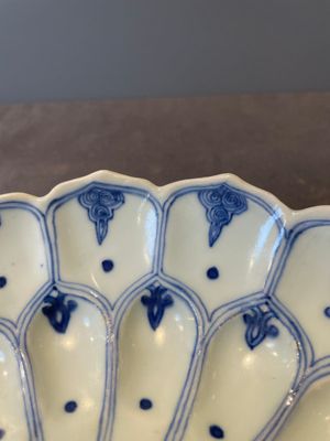 A rare Chinese lotus-shaped blue and white 'fu' dish, Kangxi mark and of the period — photo 3