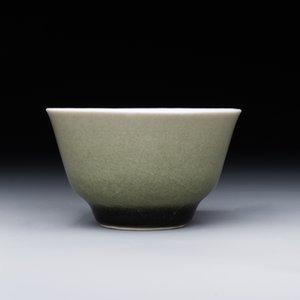 A rare Chinese monochrome peachbloom-glazed cup, Qianlong mark and of the period — foto 2