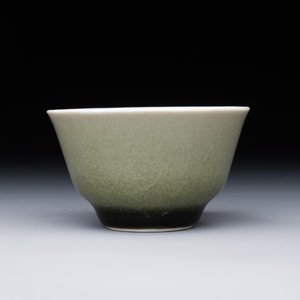 A rare Chinese monochrome peachbloom-glazed cup, Qianlong mark and of the period — foto 3