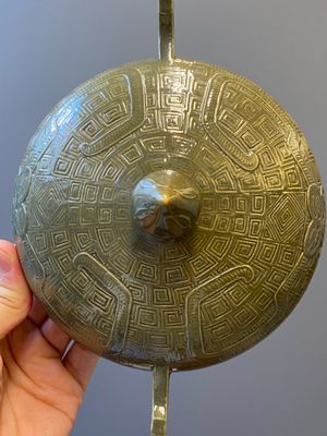 A rare Chinese monochrome teadust-glazed food vessel and cover, 'dui 敦', Hua Ting Shi Zhi 華亭氏製 mark, late 19th C. — 照片 10