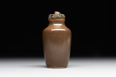 A rare Chinese monochrome teadust-glazed snuff bottle with a bronze 'dragon' stopper, 18/19th C.