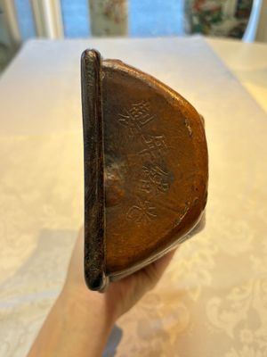 A rare Chinese moulded gourd wall pocket vase with landscape design, Guangxu mark and of the period — photo 6