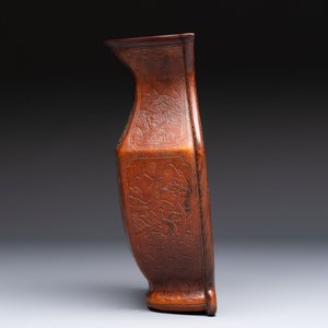 A rare Chinese moulded gourd wall pocket vase with landscape design, Guangxu mark and of the period — photo 2